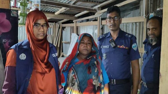 ছেলেরা ওষুধ কেনার টাকা দেয় না, তাই বাধ্য হয়ে গাঁজা বেচি